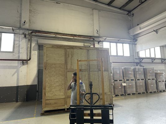 Wszechstronna, konfigurowalna maszyna do testowania izolatorów w warunkach środowiskowych OBM