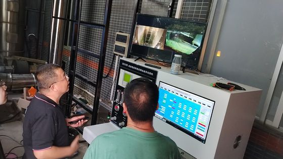 Laboratorium Badawcze Wykonuje Badanie Odporności na Rozprzestrzenianie Płomienia Pionowego na Przewodach, sprzęt testowy